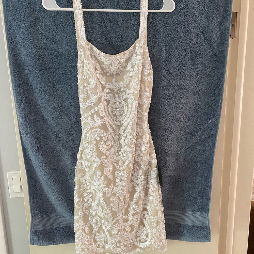 NWT - Lulu’s sequin lace dress